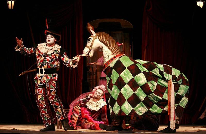Opera Komedianti Ruggiera Leoncavalla v divadelním sále DK Metrorpol Ruggiero Leoncavallo ve zpracování rezišéra Jihočeského divadla Josefa Průdka.