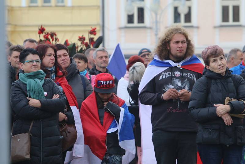 Přenos demonstrace z Prahy na českobudějovickém náměstí.