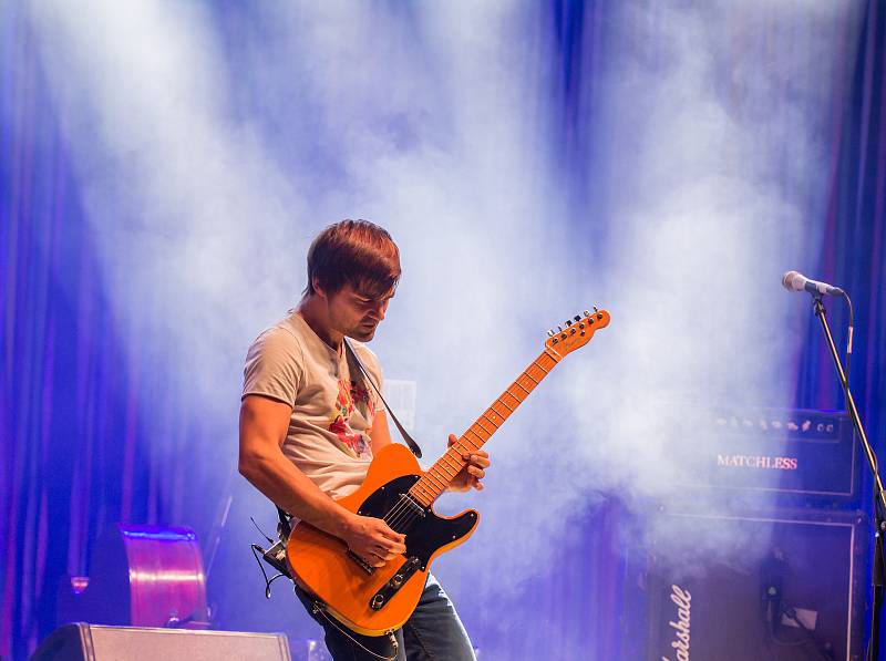 Písničkář Tomáš Klus koncertoval v úterý večer v Českých Budějovicích.
