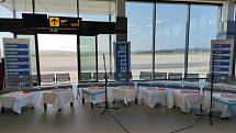 Debata kandidátů na post hejtmana v terminálu českobudějovického letiště.
