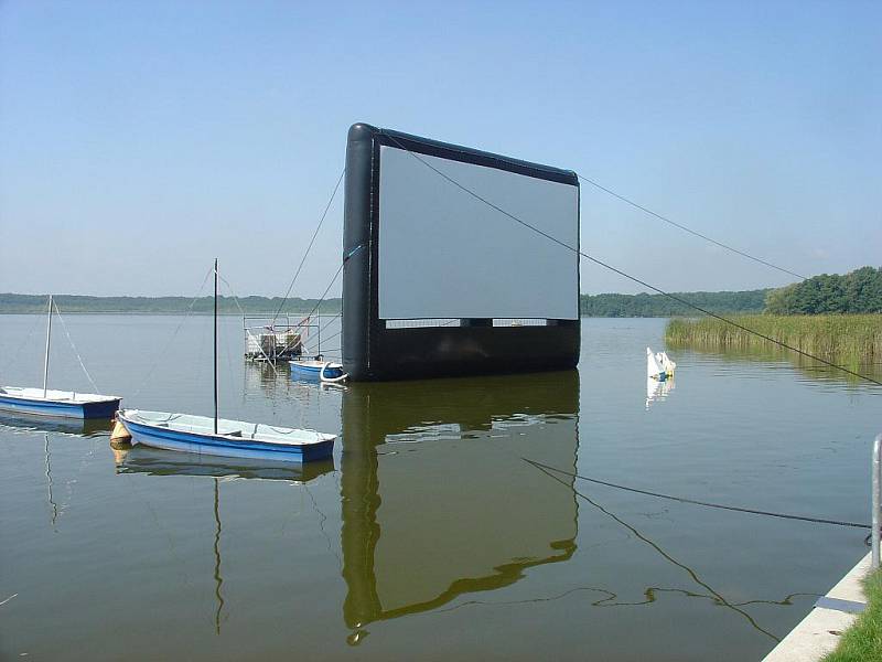 Anifilm v Třeboni zakončí v sobotu projekce snímků, které štáb pustí na plátno usazené na hladině rybníka Svět.