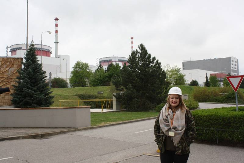 Na exkurzi do Jaderné elektrárny Temelín vyrazili žáci Vyšší odborné školy a Střední školy, s. r. o., v Českých Budějovicích. Výherkyně soutěže Daniela Sternadová.