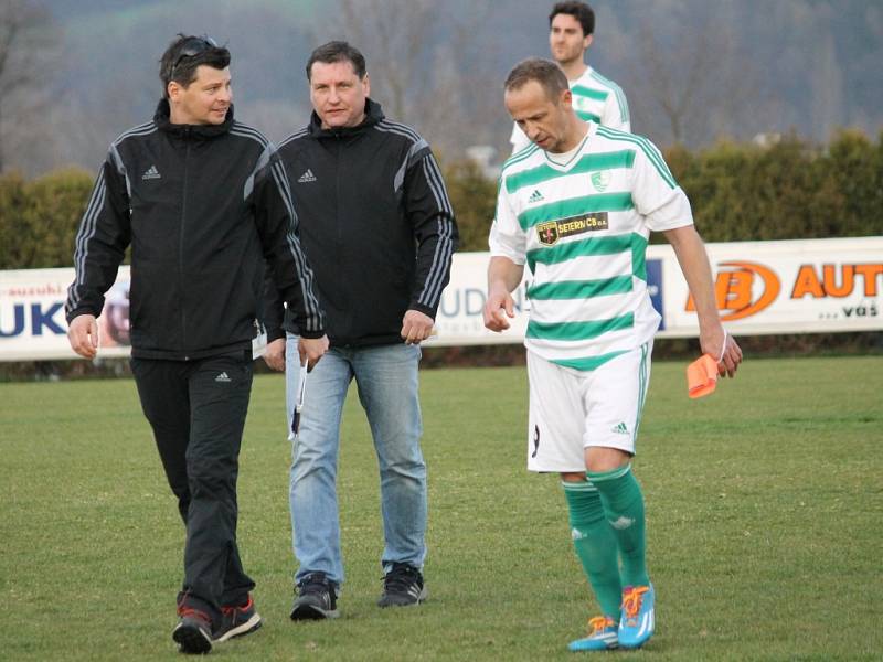 Fotbalisté Malše Roudné (v pruhovaném) se lídra divize nezalekli, doma vyhráli nad Hořovickem 2:0. 