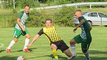 Fotbalisté Českého Krumlova (v zelenobílém) v rámci přípravy porazili Kaplici 1:0.