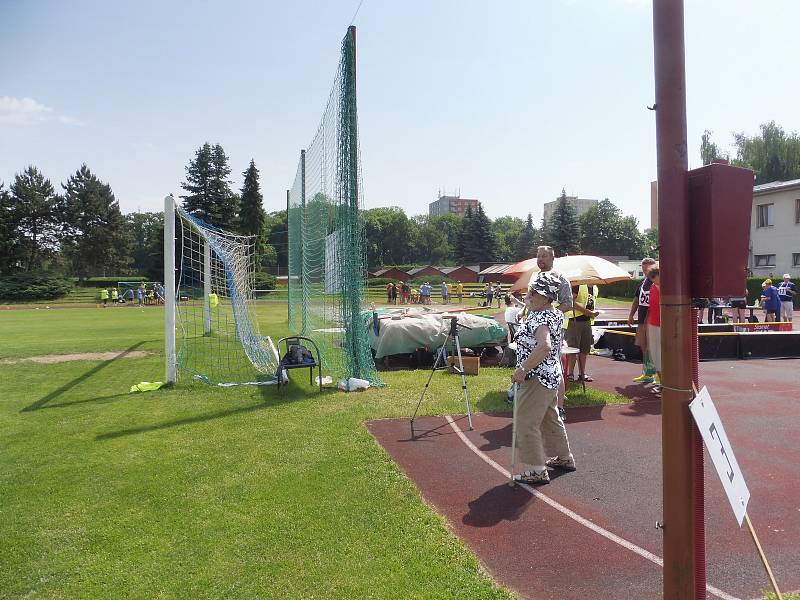 Družstva seniorů sportovala na seniorských hrách.