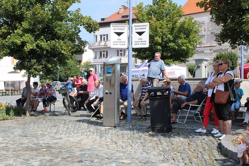 Městské slavnosti v Týně nad Vltavou zahájily program v sobotu 20. července vystoupením Budvarky. Akce nabídla bohatý program včetně koncertů různých kapel nebo pohádkového představení na týnském otáčku.