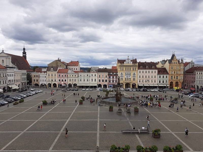 Policejní zásah na českobudějovickém náměstí.