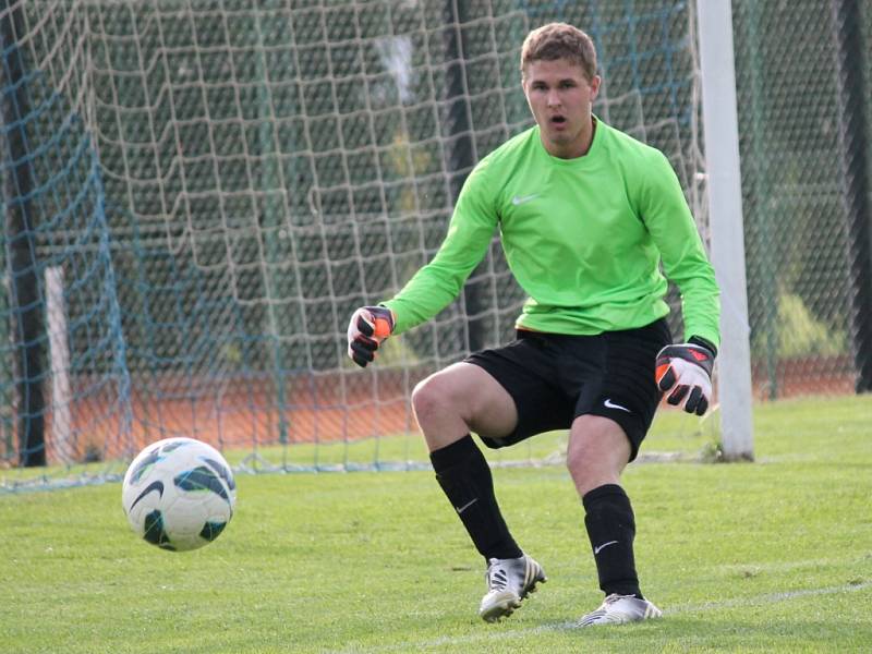 Gólman Týna Vachuta. Olešník ve šlágru I.A třídy vyhrál nad Týnem 3:0 a posunul se před Olympii na druhé místo.