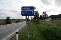 Sporné umístnění reklamních nosičů je například kolem hlavního tahu z Českých Budějovic na Krumlov a Lipno na silnici I. třídy číslo 39.