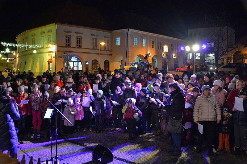 Česko zpívá koledy v Týně nad Vltavou.