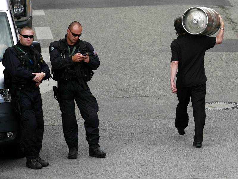 Celorepublikové protestní pochody v sobotu 24. srpna měly podle organizátorů společného jmenovatele - upozornit na nespravedlivý sociální systém, policejní brutalita, rozdílný přístup k Romům a bílým. Protest v Českých Budějovicích. 