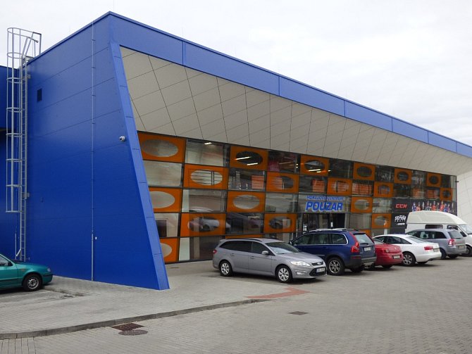 Novým vlastníkem Hokejového centra Pouzar ležícího nedaleko od českobudějovického sídliště Máj by se mohlo stát město České Budějovice.