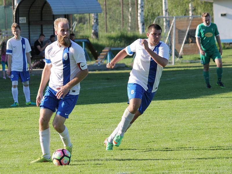 Fotbalisté Dolního Bukovska zdolali v sobotu Mladou Vožici 2:0 (2:0), skórovali Zahradník a Klika.