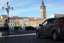 Více variant, jak omezit průjezd vozidel centrem města, bude nyní zvažovat českobudějovická radnice.
