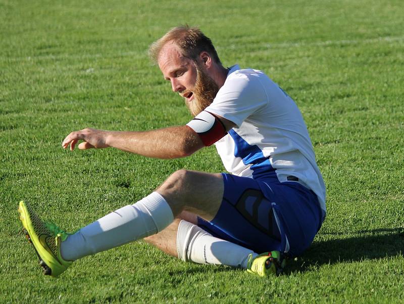 Fotbalisté Dolního Bukovska zdolali v sobotu Mladou Vožici 2:0 (2:0), skórovali Zahradník a Klika.