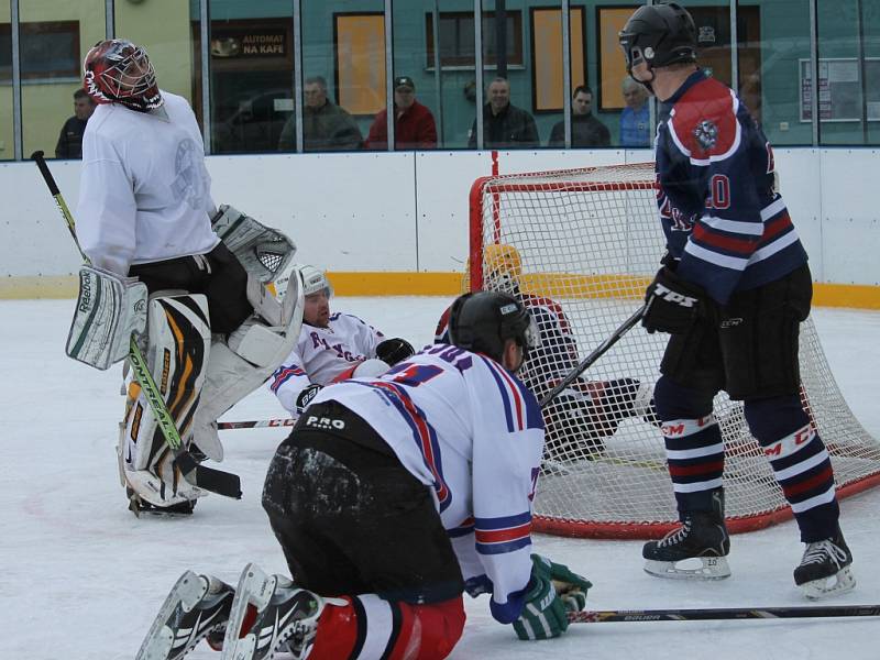 Hokejisté Hluboké B remizovali v Kuki aréně s Rangers Ševětín 6:6, druhé semifinále se hraje v sobotu v Centru Pouzar.