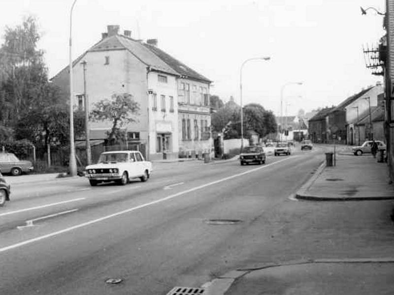 Husova ve Čtyřech Dvorech – pohled směrem k městu v roce 1986.