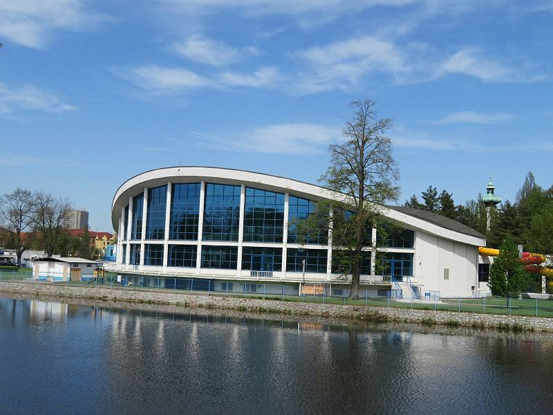 Plavecký stadion na Sokolském ostrově v Českých Budějovicích.