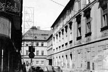 Radniční ulice od paláce Fénix k České ulici po roce 1970.