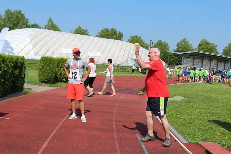 Páté Sportovní hry seniorů přilákaly v úterý do krajského města 20 čtyřčlenných týmů nad 60 let. Soutěžící se pobavili při zdolávání 10 disciplín.