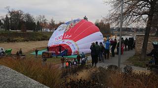 Nad Budějovice vzlétl balón v národních barvách, připomněl listopadové  události - Českokrumlovský deník