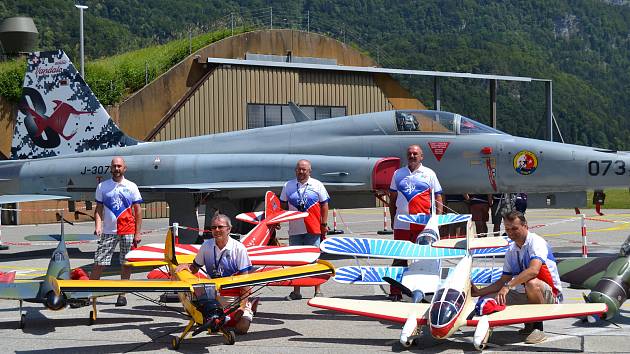 Na snímku piloti zleva: Jan Doubrava, František Frána, David Kopal, František Nodes, Jiří Brand.