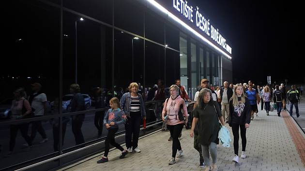 První cestující do zahraniční destinace odletěli z letiště v Českých Budějovicích ve středu večer do Antalye v Turecku