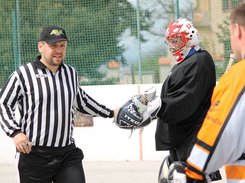 Hokejbalisté Krasejovky porazili ve finále extraligy AHbK tým Ryzab groub a jsou mistry asociace.