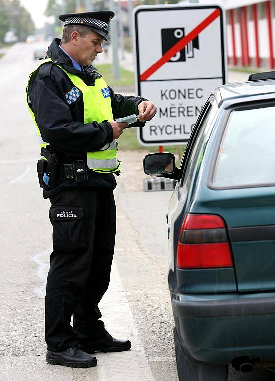 Městští policisté měřili 1. října rychlost U Hvízdala v Českých Budějovicích.