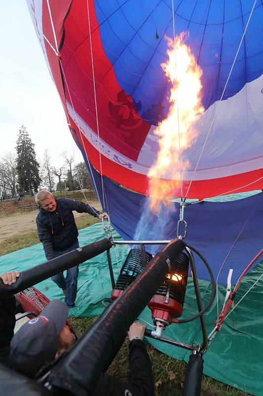 Z náplavky u Vltavy vzlétl balón OK 1918 v národních barvách, na oslavu Dne boje za svobodu a demokracii a Mezinárodního dne studentstva 17. listopadu.