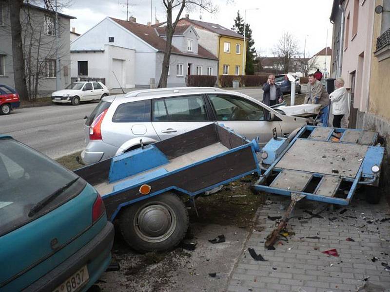 Děsivá scéna se odehrála pod okny obyvatel Nových Hodějovic. 