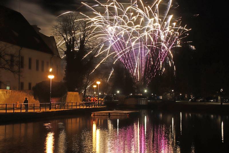 České Budějovice si letos užili svůj novoroční ohňostroj.