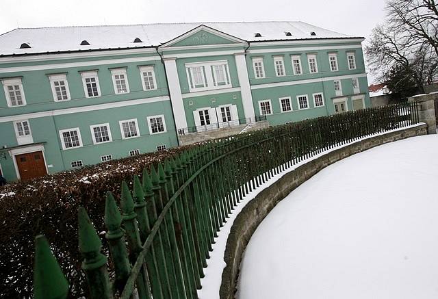 Novou prohlídkovou trasu má zámek v Dačicích. Interiérům zde navrátili podobu z počátku 20. století, kdy zámek vlastnila rodina Dalbergů.