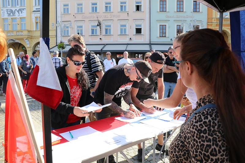 Daniel Landa na českobudějovickém náměstí.