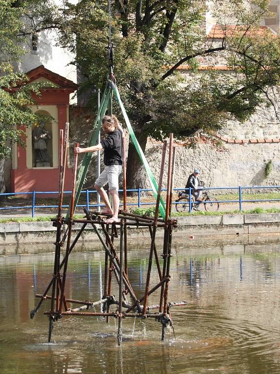 Sochy, které zdobily veřejná prostranství ve městě, se stěhují zpět do ateliérů.