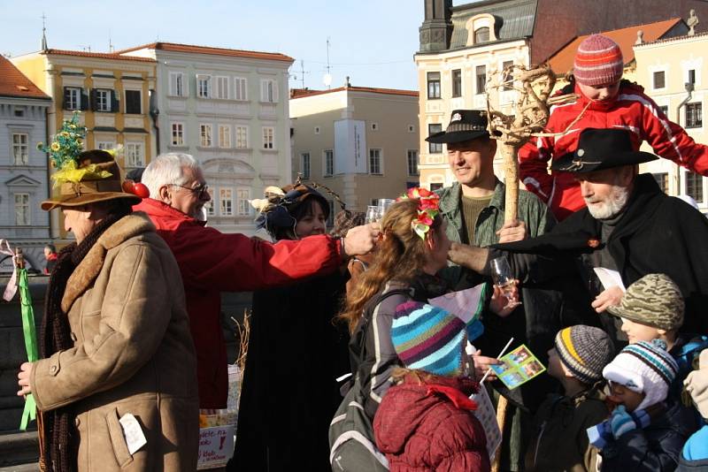 Symbolické putování po českobudějovických věžích patří již tradičně k silvestrovským akcím. Děti si je opět náramně užívaly.