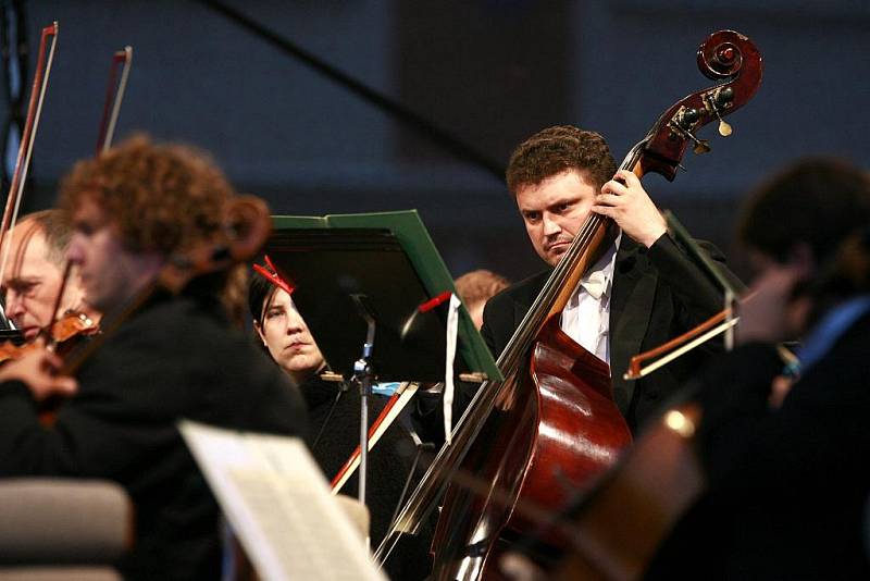 Slavnostní koncert k 30. výročí založení JKF, Jihočeské komorní filharmonie. Dirigent: Jan Talich Program: A. Dvořák - Karneval, N. Rimskij Korsakov - Šeherezáda na náměstí Přemysla Otakara II.v Českých Budějovicích.