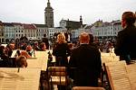 Slavnostní koncert k 30. výročí založení JKF, Jihočeské komorní filharmonie. Dirigent: Jan Talich Program: A. Dvořák - Karneval, N. Rimskij Korsakov - Šeherezáda na náměstí Přemysla Otakara II.v Českých Budějovicích.