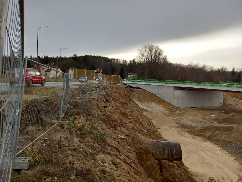 Stavba dálnice D3 si vynutí místní objížďku v Novohradské ulici v Českých Budějovicích od 17. ledna do října 2022.