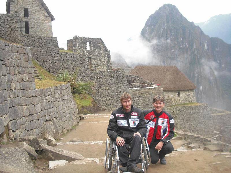 Ondřej Veselý a Radek Kriegler v legendární stavbě Inků Machu Picchu.