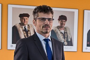 Novým rektorem Jihočeské univerzity byl zvolen Pavel Kozák, do funkce ho ještě musí jmenovat prezident republiky.