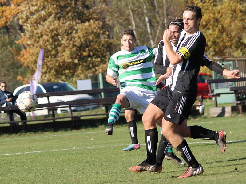 Bavorovice (v černobílém) v I.A třídě podlehly doma béčku Malše Roudné 0:1 gólem Silvy v 90. minutě. 