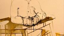 Malíř Josef Bolf jde v krumlovském Egon Schiele Art Centru na dřeň emocí. Kreslí ponurost životů a samoty.