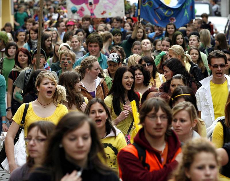 Barevným průvodem městem a následnou volbou krále/královny vyvrcholila v pátek 7. května tradiční oslava jara a  studentského života Majáles v Českých Budějovicích. 