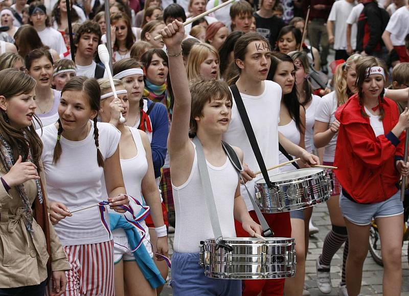 Barevným průvodem městem a následnou volbou krále/královny vyvrcholila v pátek 7. května tradiční oslava jara a  studentského života Majáles v Českých Budějovicích. 