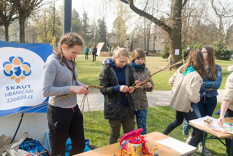 Na pouti, kterou pořádali v sobotu 13. dubna skauti na Sokolském ostrově v Českých Budějovicích, se představili veřejnosti a současně zvali do svých řad.