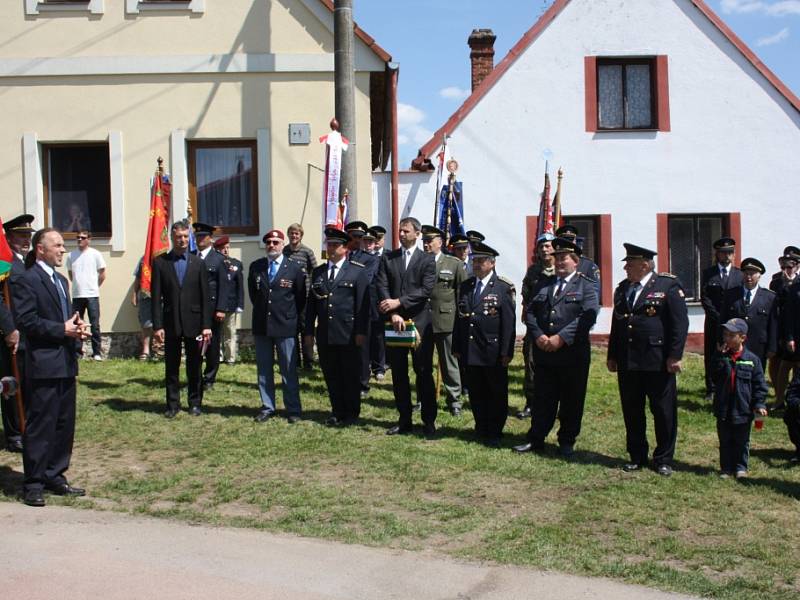 Dobřejovičtí dobrovolní hasiči oslavili 110. výročí otevřením nové hasičárny.