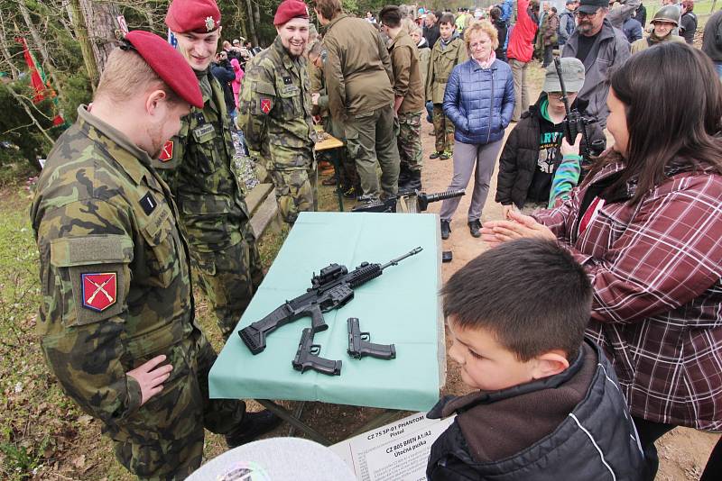 Sedmdesát dva let od sestřelení kapitána Reutera si v sobotu připomněli v Boršově nad Vltavou