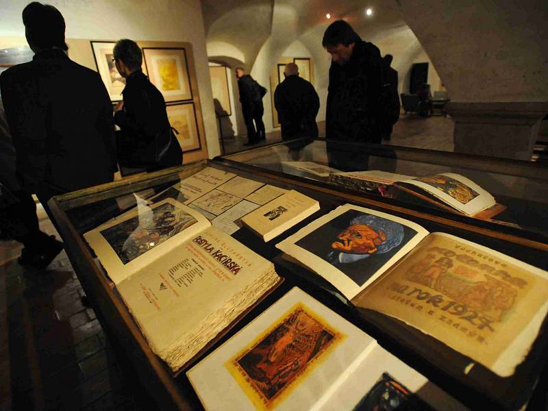 Egon Schiele Art Centrum v Českém Krumlově otevřelo pět výstav pod názvem Mysterium Šumava. Hlavní expozice představuje dílo Josefa Váchala (1884 - 1969).