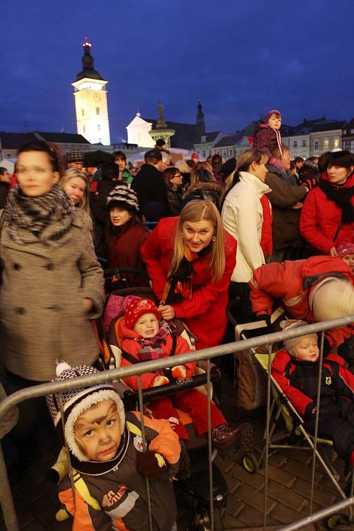 Rozsvícení vánočního stromečku a adventní trhy na českobudějovickém náměstí.